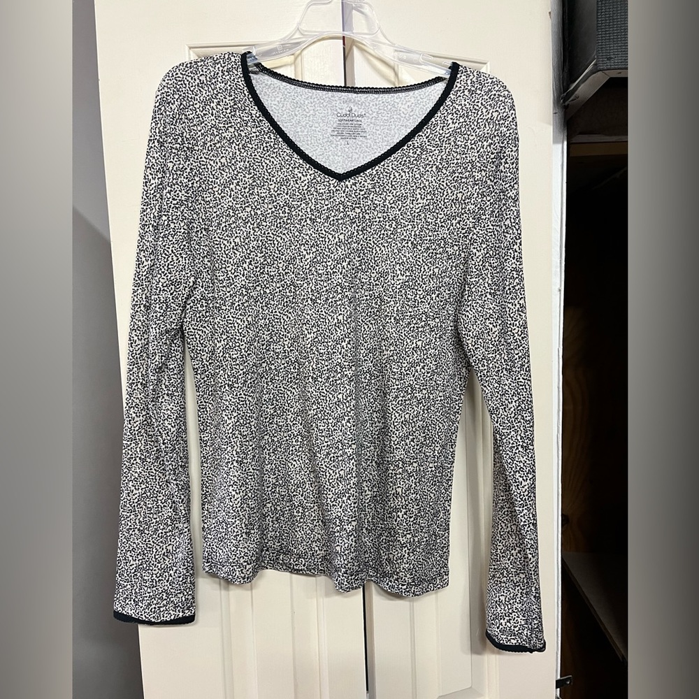 Cuddle duds leopard design long sleeve size large